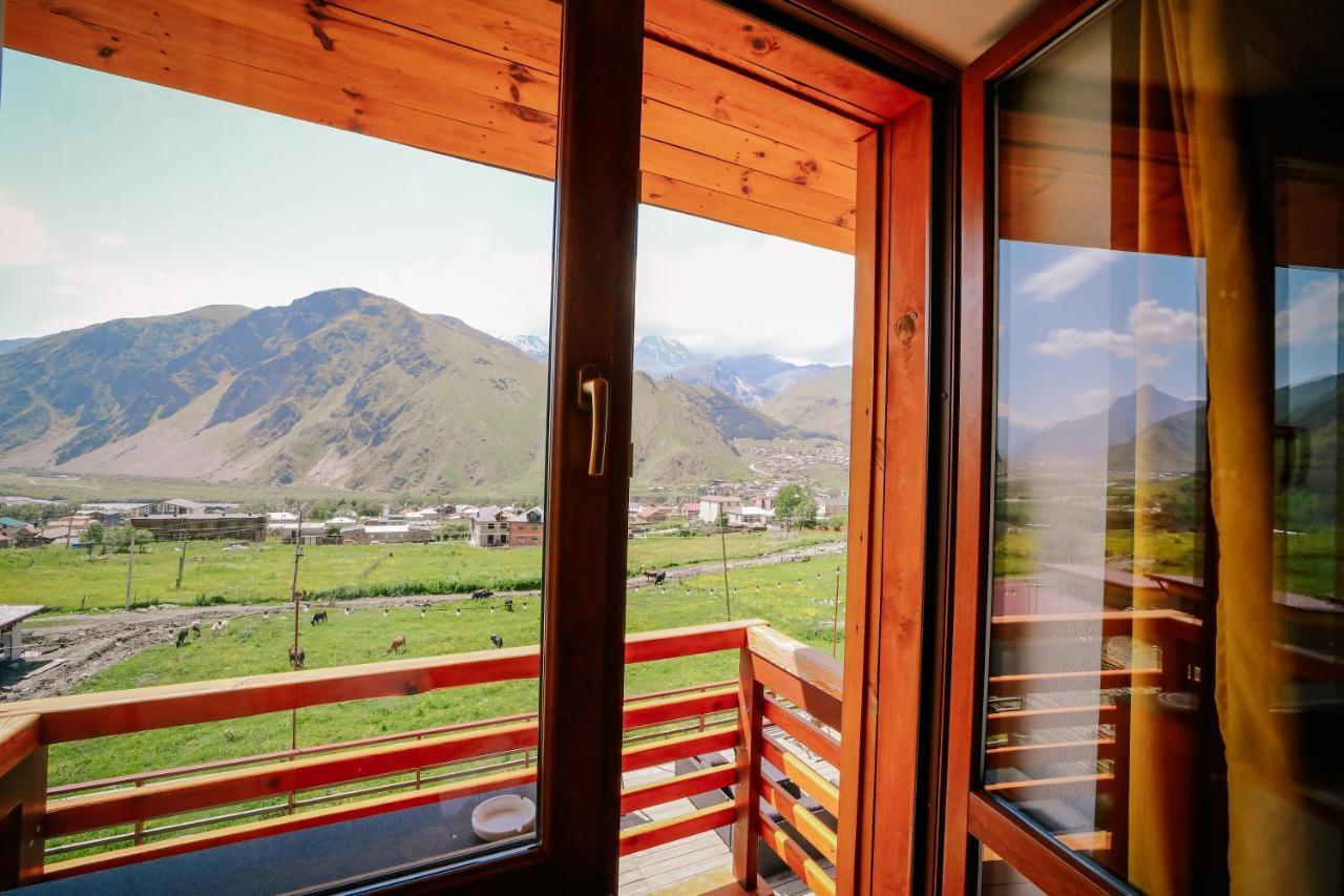 Alpenhaus Kazbegi Hotel & Restaurant Exterior photo